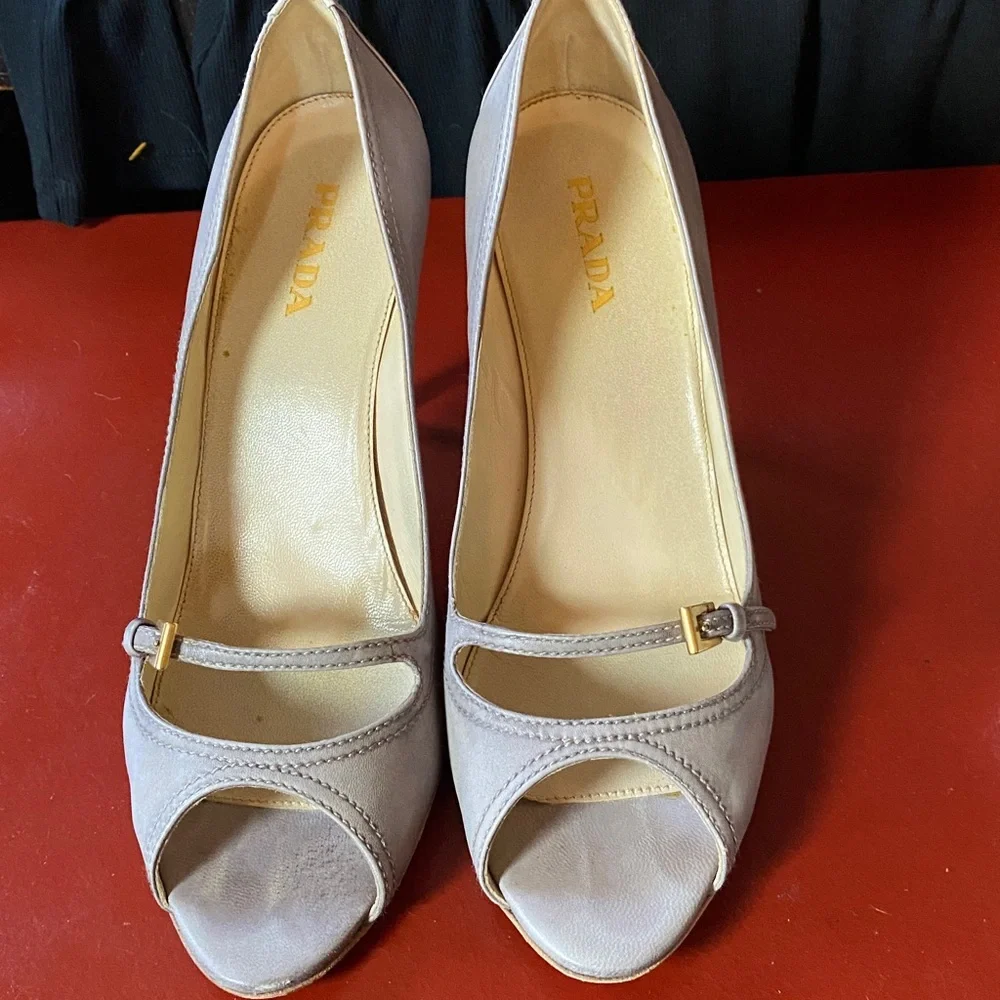 Prada Women's Elegant Gray Peep-Toe Heels size 41 - Picture 5 of 5